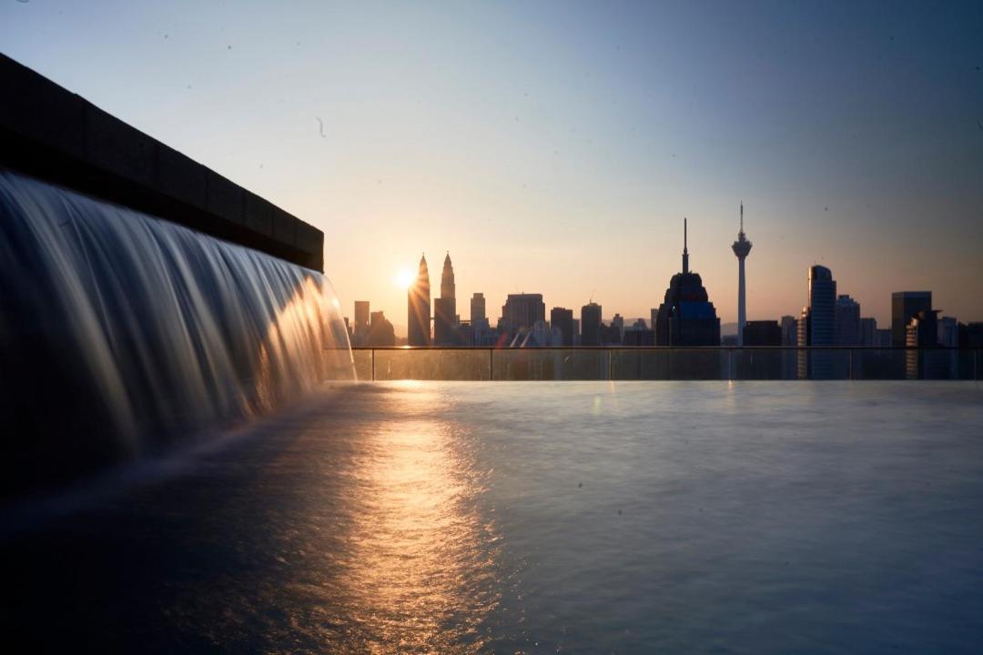 Regalia Suites Infinity Pool Kuala Lumpur Buitenkant foto