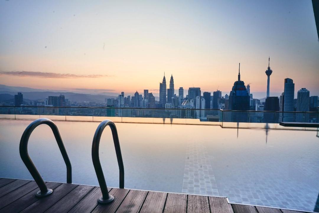 Regalia Suites Infinity Pool Kuala Lumpur Buitenkant foto