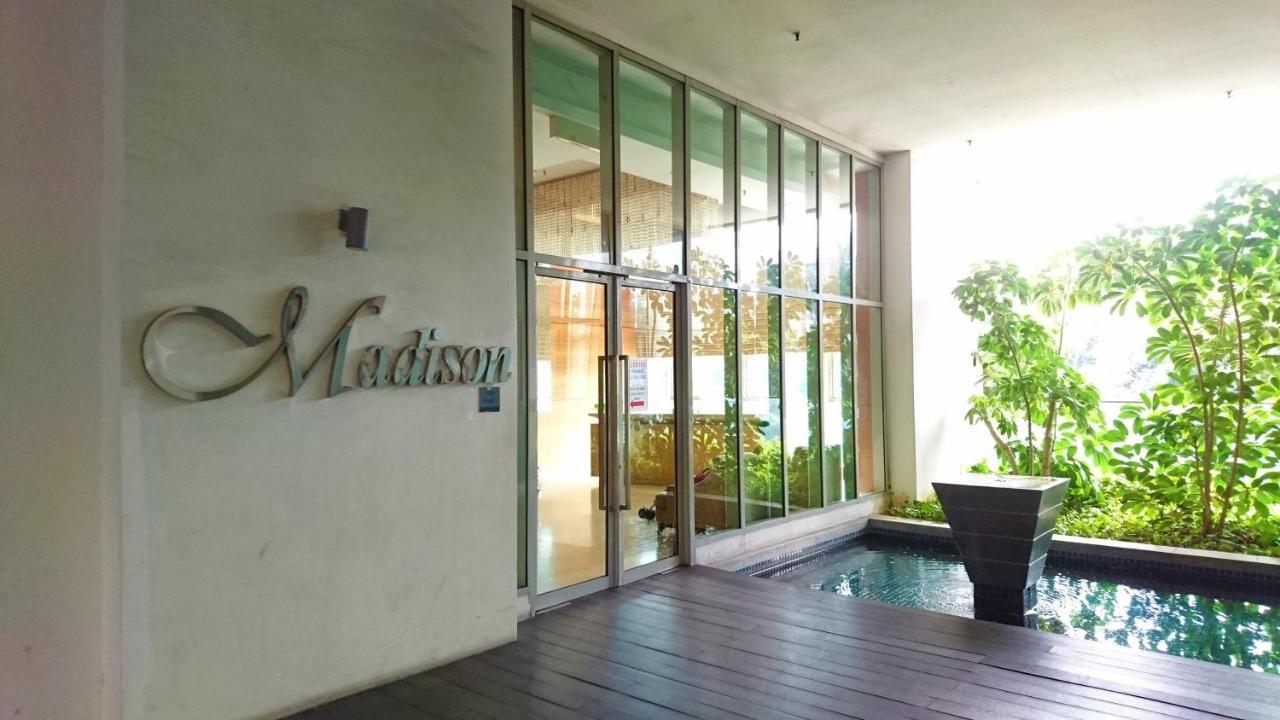 Regalia Suites Infinity Pool Kuala Lumpur Buitenkant foto